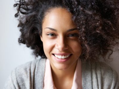 Blanchir les dents : astuces pour avoir les dents blanches avec des produits naturels