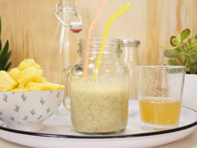 Jus healthy : jus détox à l'ananas, thé vert, son d'avoine et graines de chia