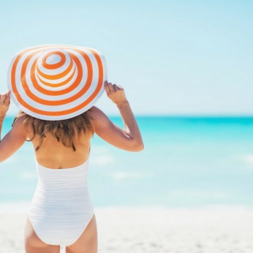 Préparer sa peau au soleil : gommage et hydratation pour mieux bronzer