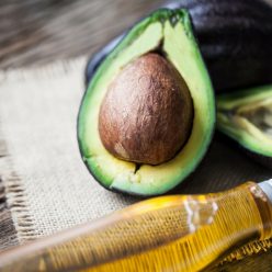 Avocat : quels sont ses bienfaits pour la santé, la peau et les cheveux ?