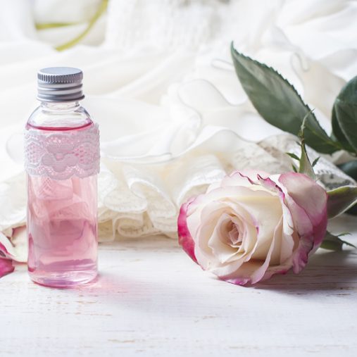 Eau florale de rose : un trésor pour toutes les peaux !