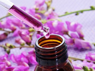 Huiles essentielles : taux de dilution à respecter en cosmétique