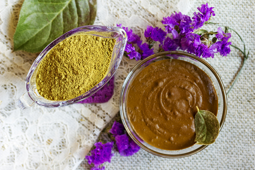 Henné et poudres colorantes : choisir la bonne teinte - Beauté Chérie