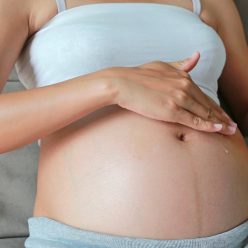 Quelles huiles essentielles peut-on utiliser pendant la grossesse ?
