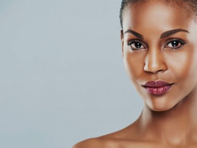 Peau grasse : les meilleurs soins naturels pour réguler l'épiderme